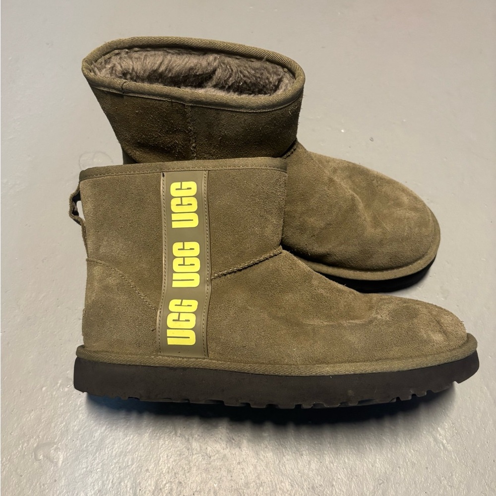UGG CLASSIC MINI SIDE LOGO BURNT OLIVE BOOTS - WOMEN size 9